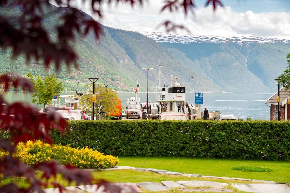 Walaker Hotel Solvorn Esterno foto